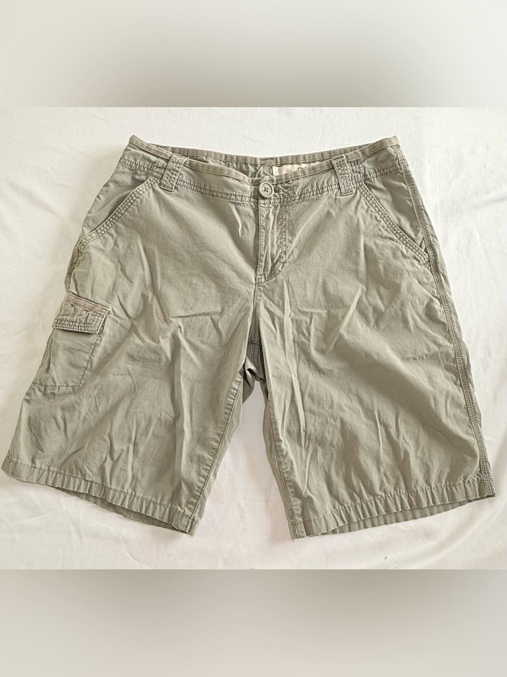 Y2K DKNY Single Side Pocket Light Green Cargo /Bermuda Women’s Shorts Size 8
